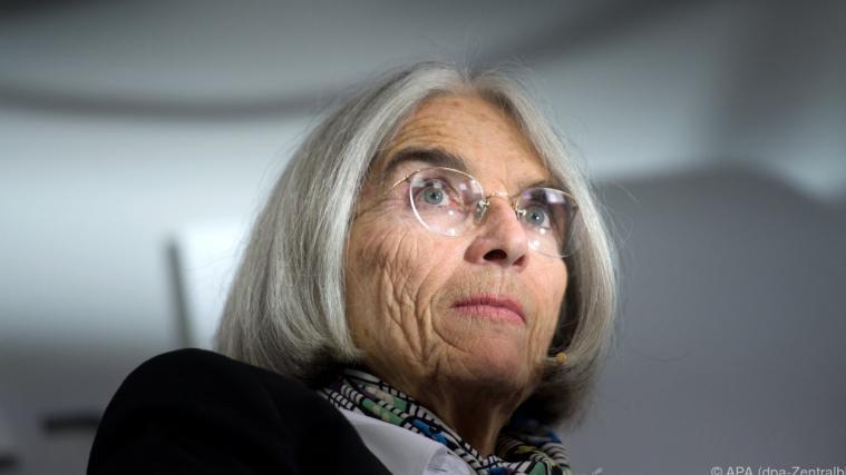 Donna Leon baut erstmals ein aktuelles Detail in die Handlung ein.