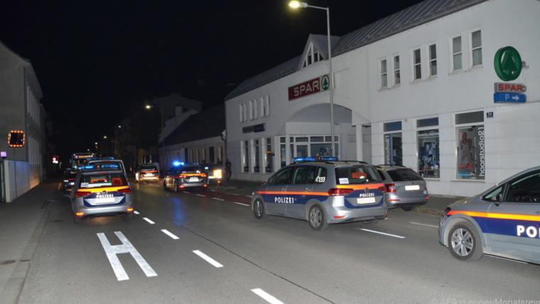 Ein Großaufgebot der Polizei suchte nach dem Täter.