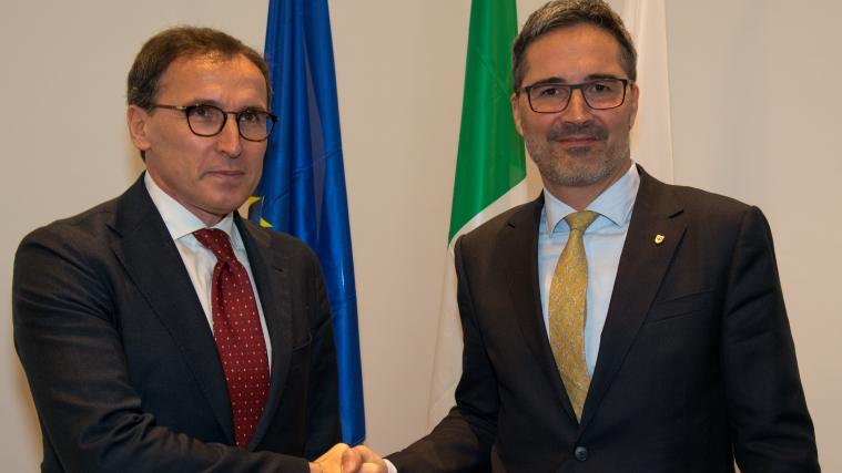 Einen Händedruck wird es am Montag in Anbetracht der Pandemie zwischen Minister Boccia (links) und Landeshauptmann Kompatscher wohl nicht geben.