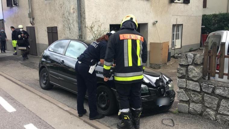 Feuerwehr und Ortspolizei waren neben dem Rettungs- und Notarztdienst im Einsatz.