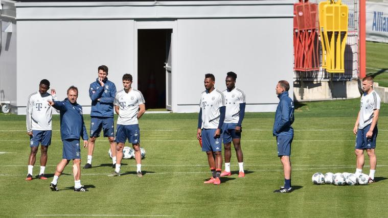 In Deutschland bereiten sich die Klubs (im Bild eine Trainingseinheit des FC Bayern) auf den Wiederbeginn vor.