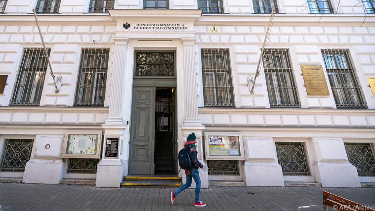 Österreichs Maturaklassen kehren in Schulen zurück.