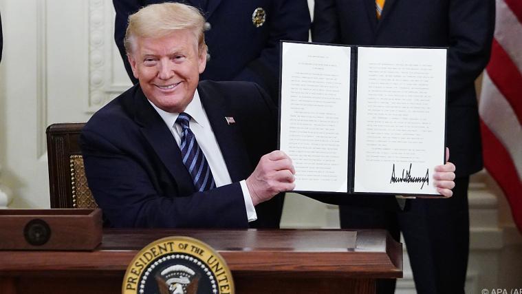Präsident Trump präsentiert sich als Retter in der Not.