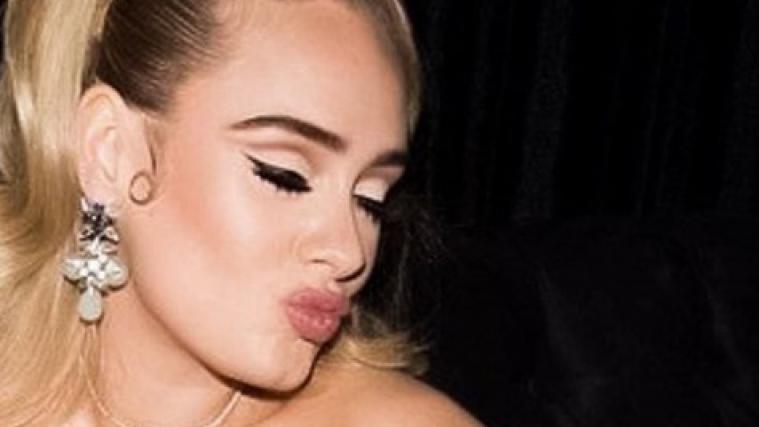 Sängerin Adele hat mit ihrem Geburtstagsfoto auf Instagram für Aufsehen gesorgt.