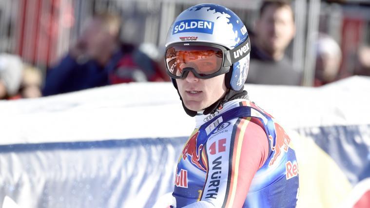Sölden als Sponsor auf dem dem Helm, aber für ein Skitraining zurzeit nicht verfügbar: Thomas Dreßen und das DSV-Team sind die Coronamaßnahmen ihres Landes zum Verhängnis geworden.