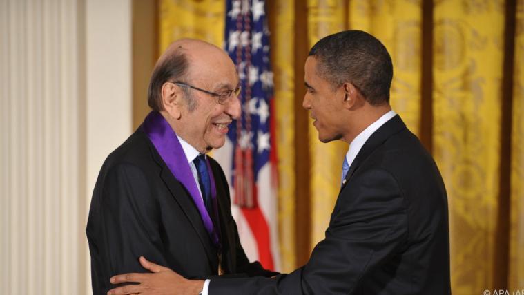 2009 bekam Glaser die National Medal of Arts überreicht.