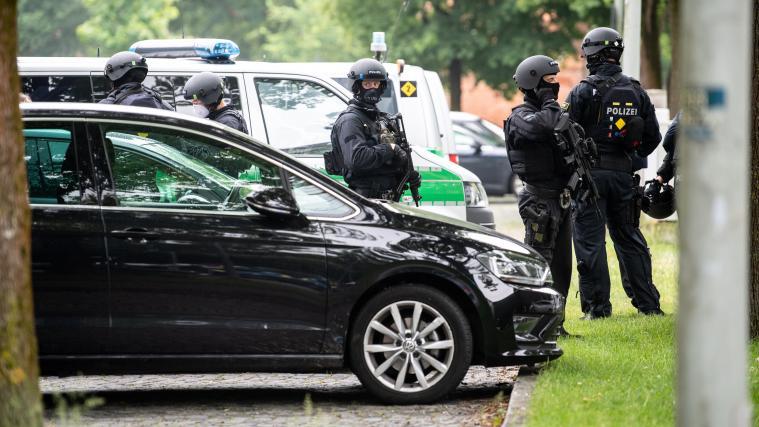 3 Verdächtige wurden von der Polizei festgenommen.