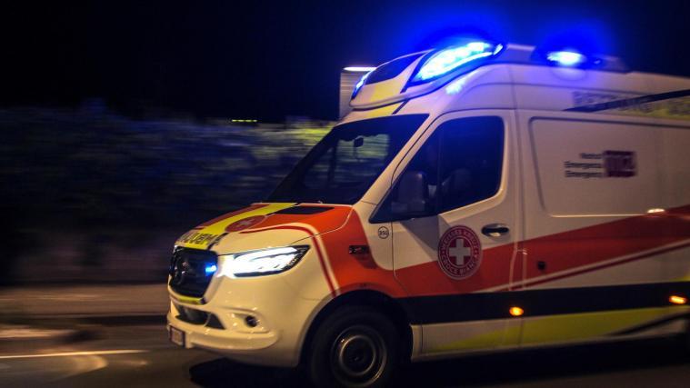 4 Personen wurden nach einer Messerstecherei in Meran mit leichten Verletzungen ins Krankenhaus gebracht.
