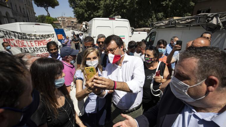 Auch Matteo Salvini beteiligte sich am Donnerstag an einer Protestkundgebung vor dem Bildungsministeriums in Rom.