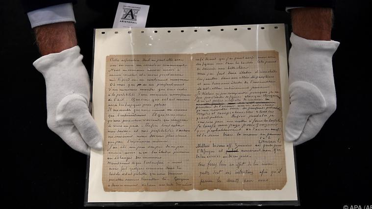 Das Schriftstück trägt die Unterschrift beider Künstler.