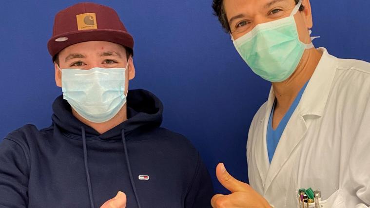 Der Patient mit Doktor Lorenz Larcher.