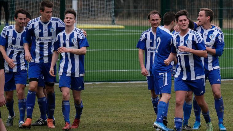 Die Mannschaft von Riffian Kuens darf sich über den Aufstieg in die Landesliga freuen – und die Liga auf viele neue Gesichter.