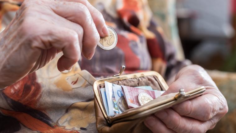 Die Rentnergewerkschaften raten, die Überweisungen vom Juli zu überprüfen. In Zweifelsfalle kann man sich an die Rentnergewerkschaften wenden. Man kann Nachzahlungen für die letzten 5 Jahre beantragen.