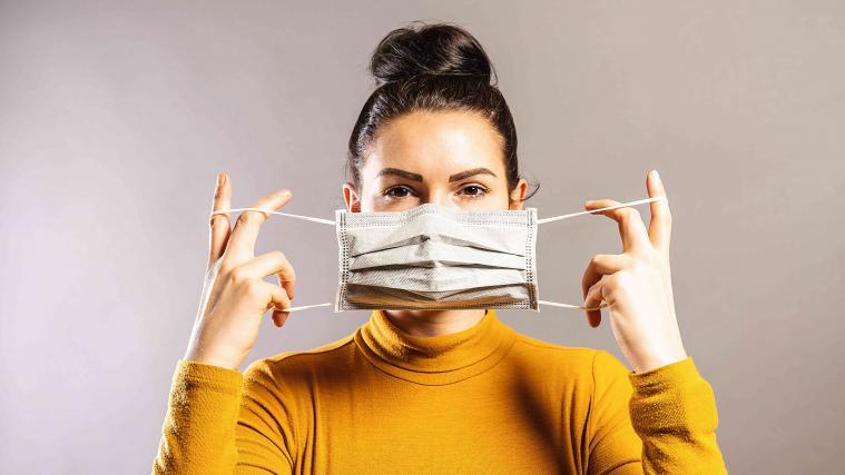 Die WHO befürwortet nun das Tragen von Gesichtsmasken. Jedoch können Masken alleine nicht vor Covid-19 schützen.