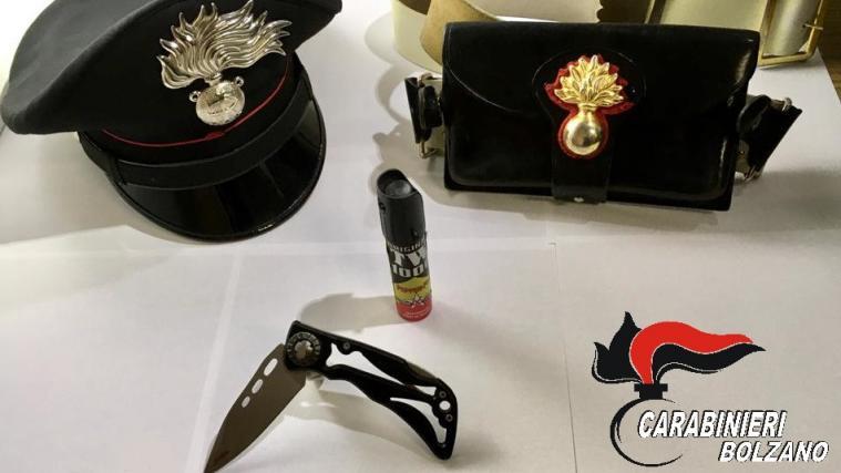 Eine Dose Pfefferspray und ein Messer befanden sich in den Taschen des Festgenommenen.