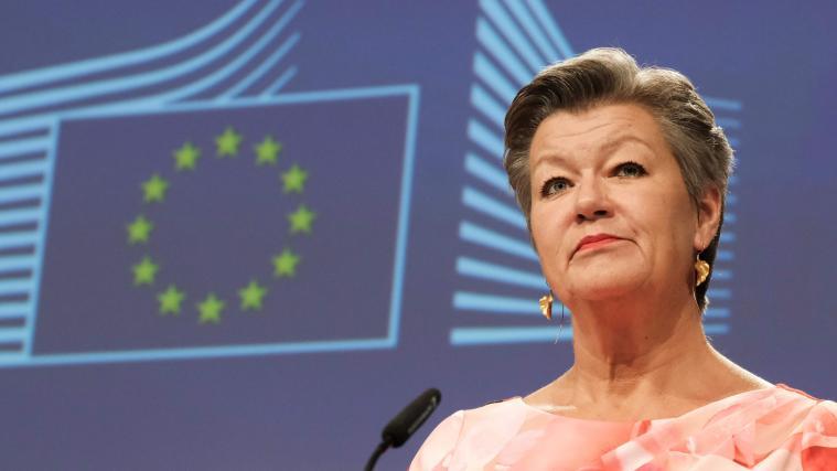 EU-Innenkommissarin Ylva Johansson schlägt eine schrittweise Lockerung des Einreisestopps vor.