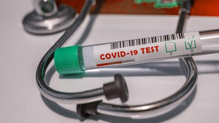 Im Auftrag des Südtiroler Sanitätsbetriebes wurden bisher 76.345 Abstriche von 36.698 Personen auf das neuartige Coronavirus untersucht.