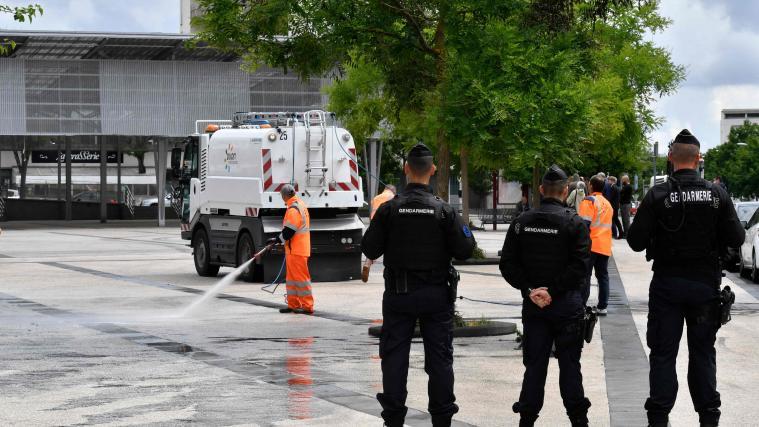 Im Vorort Grésilles im Nordosten von Dijon waren mehrere Nächte in Folge Gegenstände und Autos in Brand gesetzt und Barrikaden errichtet worden.