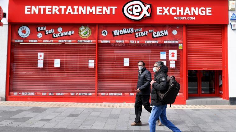 In Leicester sind – als erste Stadt in England – bereits Lockerungen der Pandemie-Maßnahmen wieder zurückgenommen worden.