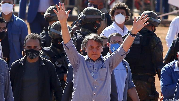 Jair Bolsonaro bei Eröffnung eines Feldspitals.