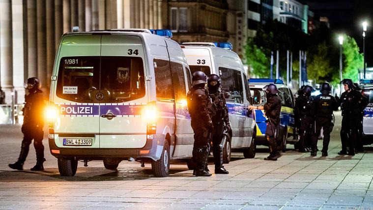 Kleingruppen lieferten sich Straßenschlachten mit der Polizei.