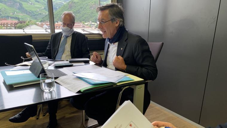 Landesrat Widmann und Sabes-Generaldirektor Zerzer bei der ersten Sitzung der Expertenkommission am Montag.