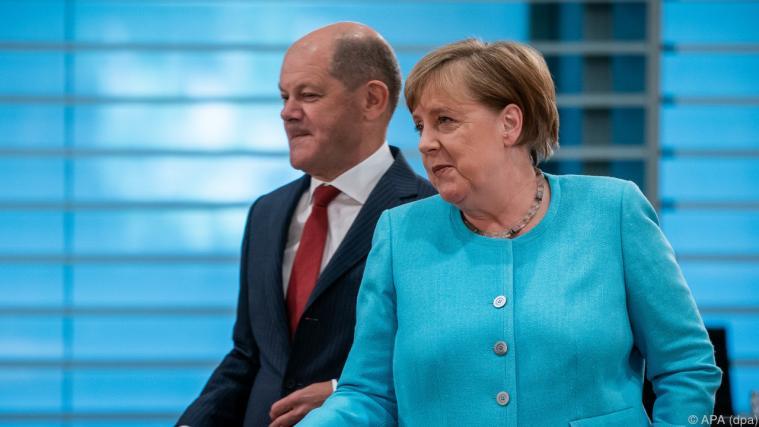 Merkel und Scholz bei Kabinettsitzung.