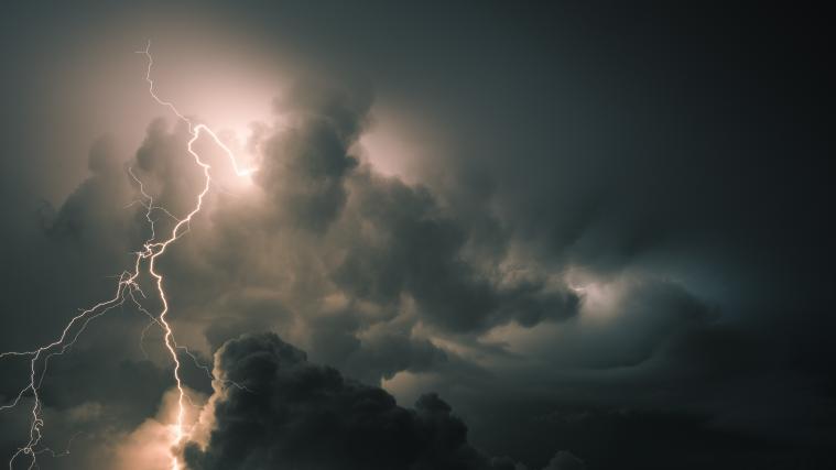 Über Südtirol zieht ein Gewitter auf.