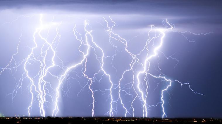 Wetterexperten der Vereinten haben neue Rekorde für den längsten und den am längsten andauernden Blitz ermittelt. (Symbolbild)