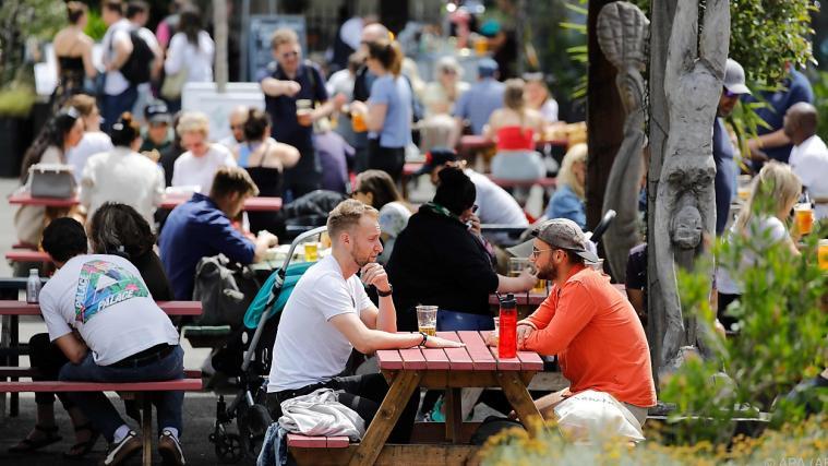Ab Samstag dürfen die Briten wieder in die Pubs.