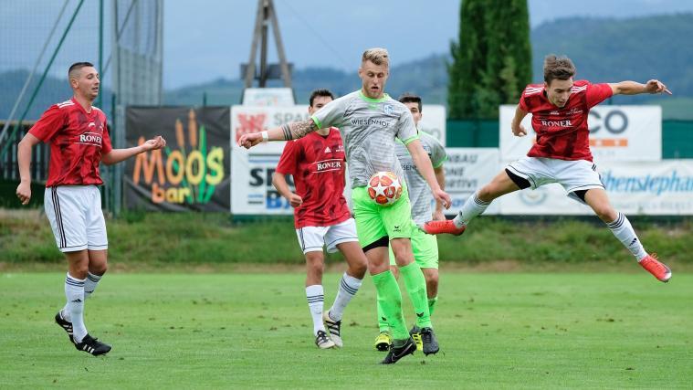 Ab sofort dürfen die Südtiroler Teams (wie hier Tramin und St. Martin Moos) wieder gegeneinander spielen.