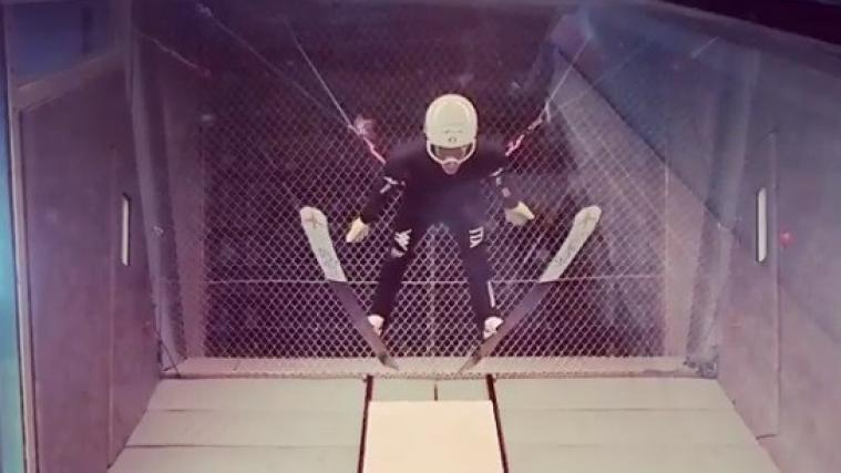 Alex Insam im Skisprung-Simulator.