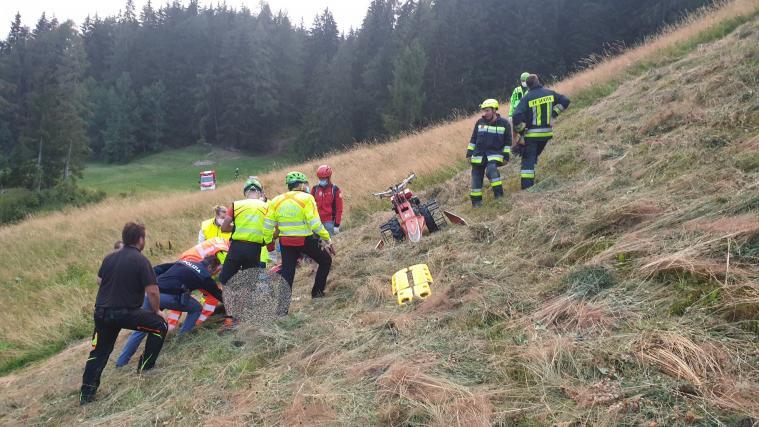 Der 73-Jährige lag regungslos neben seiner Mähmaschine am Boden.