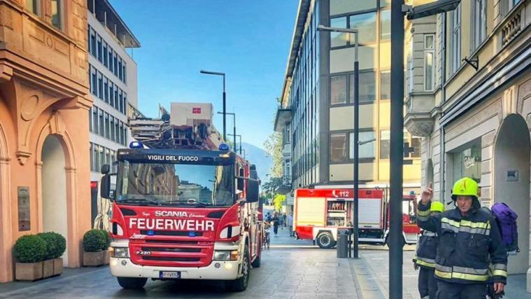Die Feuerwehren rückten am Montagmorgen zu einem Brand in Meran aus.