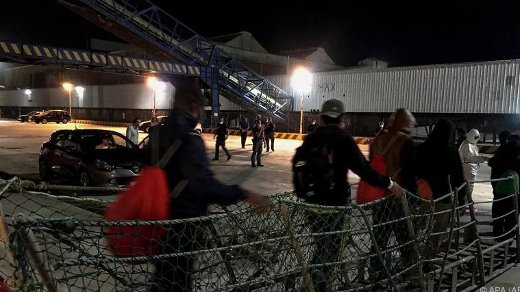 Die Migranten bleiben 2 Wochen in Isolation.
