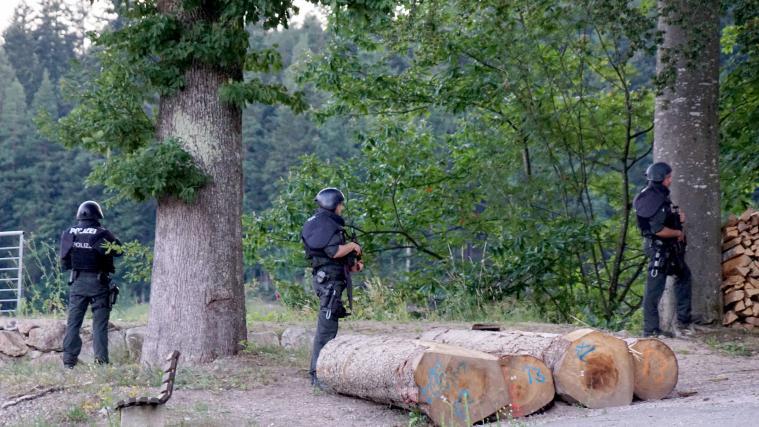 Die Spezialeinsatzkräfte suchen weiter nach dem Wald-Rambo.