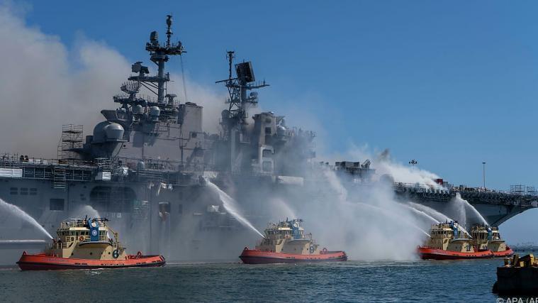 Die USS Bonhomme Richard lässt sich nur schwer löschen.