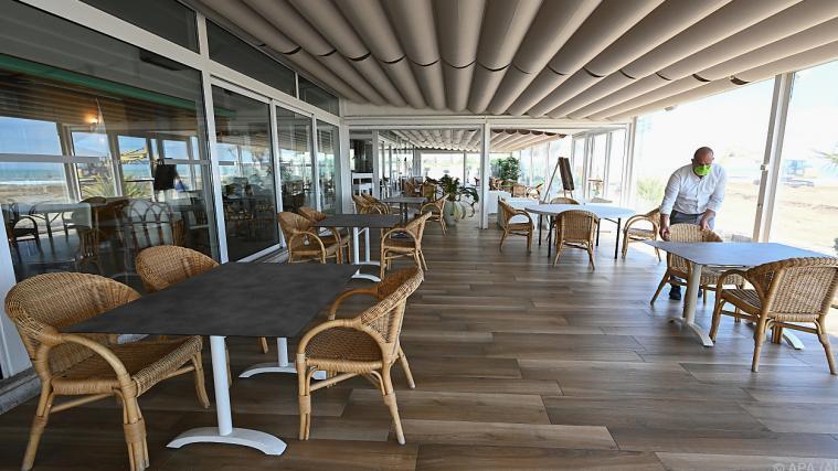 Eine Touristin aus Österreich ist bei ihrer Rückkehr von Jesolo positiv auf das neuartige Coronavirus getestet worden.