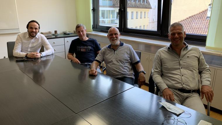 Im Bild (von links): Landesrat Philipp Achammer, die Berufsbeiratsmitglieder der Tapezierer/Raumausstatter im lvh Walter Höller und Robert Egger sowie dem Obmann der Berufsgemeinschaft Hannes Premstaller