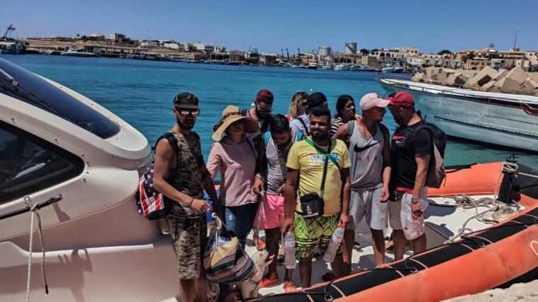 Immer wieder kommen Migranten auf der italienischen Insel Lampedusa an.