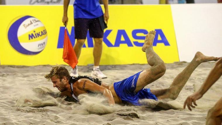 Jakob Windisch steht beim World-Tour-Start im Viertelfinale.