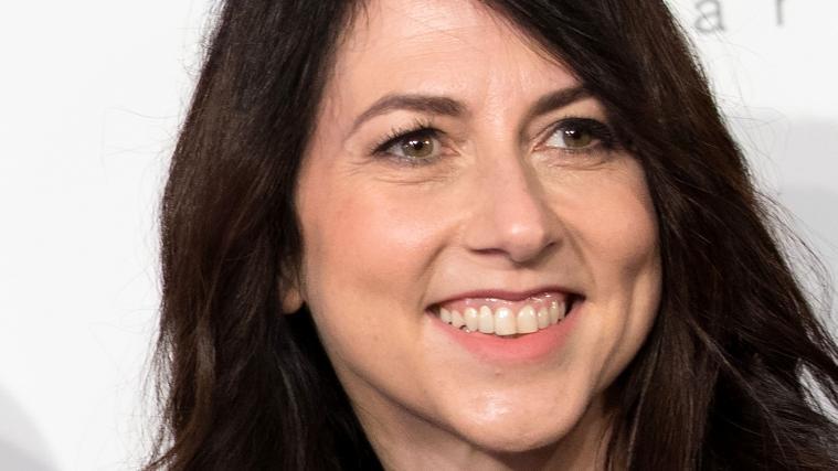 MacKenzie Scott hat den Nachnamen Bezos abgelegt.