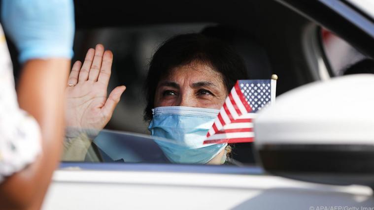 Auch bei Einbürgerungszeremonien gilt in den USA die Maskenpflicht.