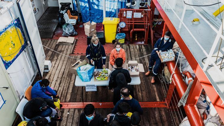 Mehrere Migranten sind in Porto Empedocle auf Sizilien eingetroffen.