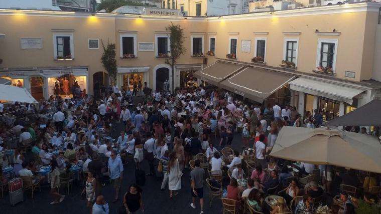Menschenansammlungen auf Capri machen den Behörden Sorgen.