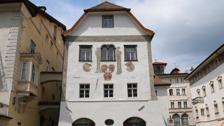 Mit dem heutigen Tag nimmt das Gemeinsame Büro der Europaregion Tirol-Südtirol-Trentino seine Tätigkeit am neuen Sitz im Waaghaus in Bozen auf.