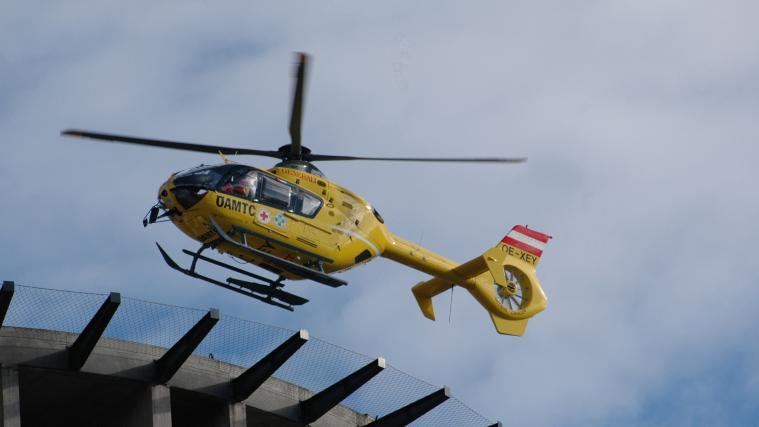 Mit dem Hubschrauber wurde die Verletzte nach Innsbruck gebracht.
