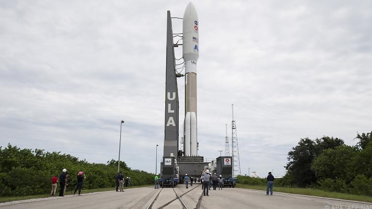 Rover hebt mit Trägerrakete von Cape Canaveral ab.