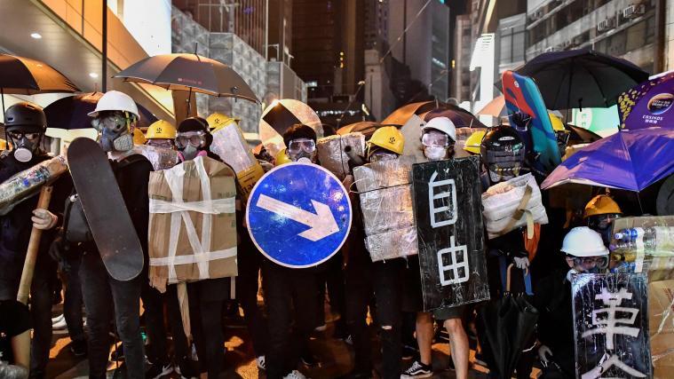 Tausende Demonstranten versammelten sich, für den Erhalt der Autonomie und für Demokratie zu demonstrieren.