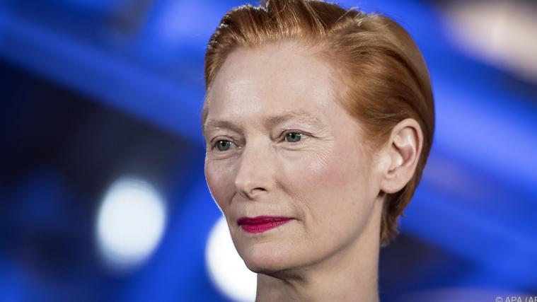 Tilda Swinton darf sich über einen goldenen Löwen freuen.